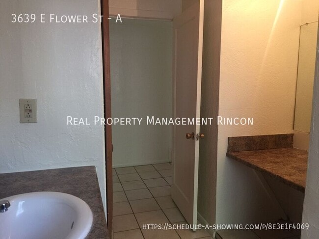 Building Photo - 3639 E Flower St