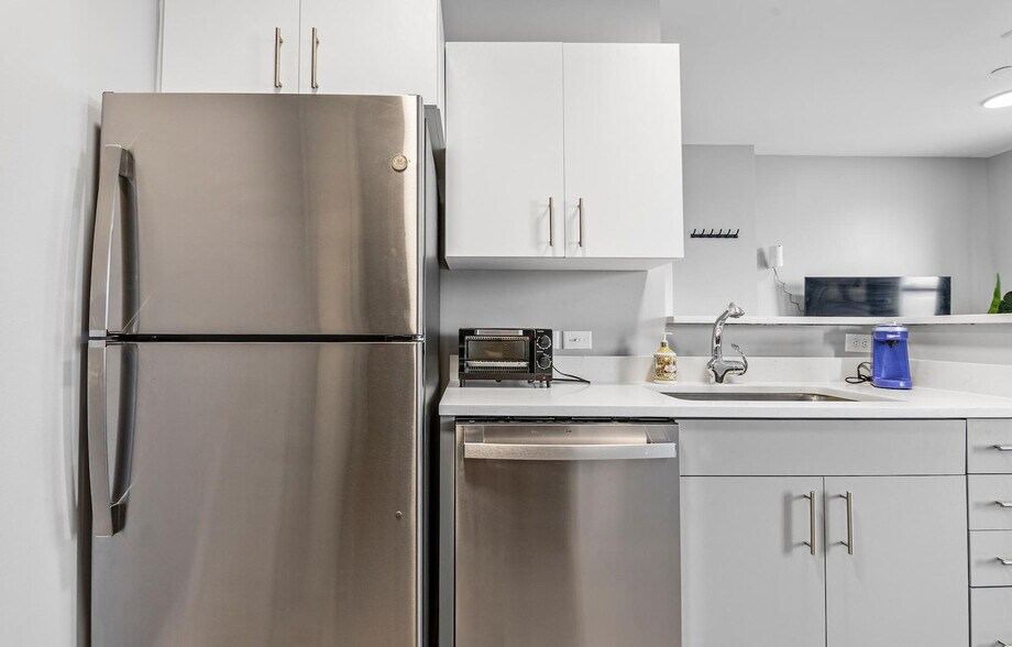 Building Photo - 95 Broadway