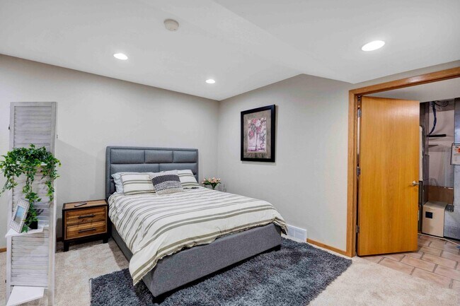 Building Photo - 3670 Sabertooth Trail