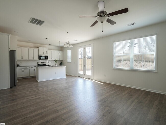 Building Photo - 323 Bryland Wy