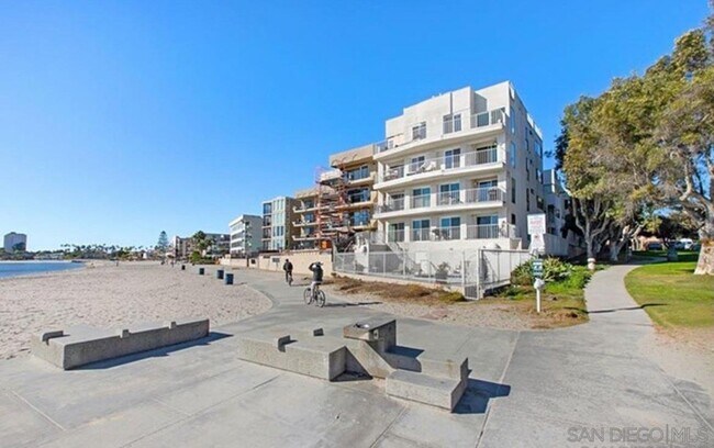 Building Photo - 1251 Parker Pl