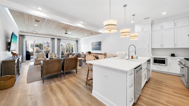 Building Photo - 28 Pelican Glide Ln