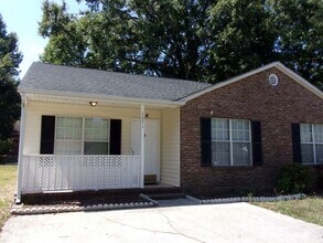 Building Photo - 2 Bedroom 2 Bath Duplex near Cherry Park