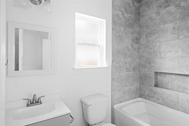 Building Photo - 16894 Balmoral St