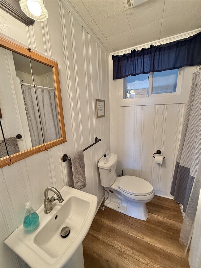 Building Photo - 28 Beach St