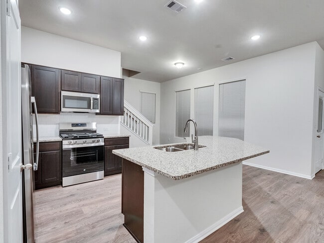 Building Photo - 408 Magnolia Ln