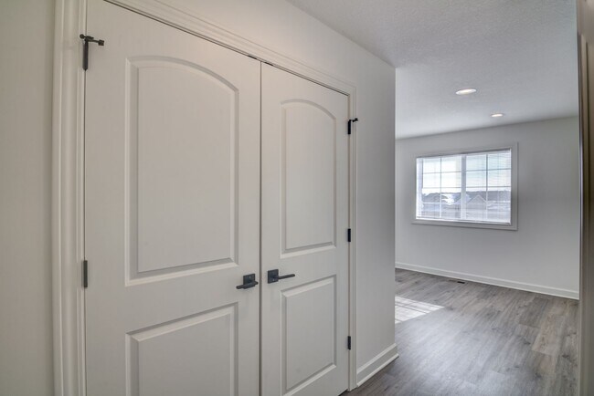 Building Photo - New 3 Bedroom Town Home