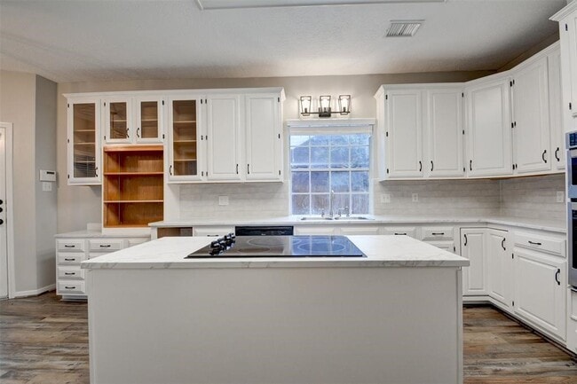 Building Photo - 539 W North Hill Dr