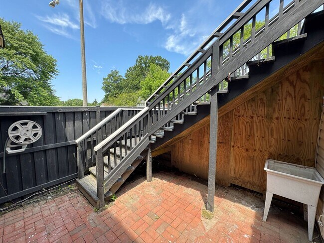 Building Photo - Relaxing 3 Bed 2.5 Bath Single Family Home...