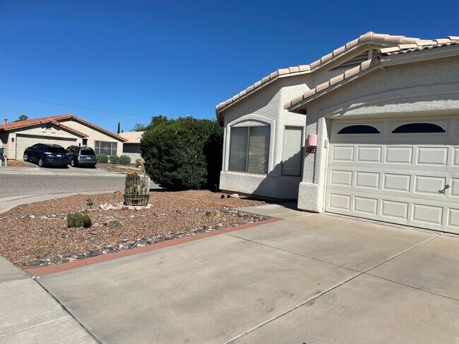 Building Photo - Desirable Home in Arroyo Ridge!
