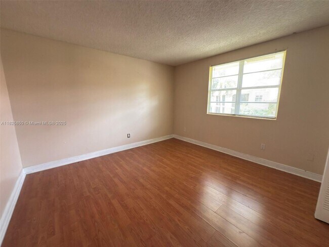 Building Photo - 1231 SW 46th Ave