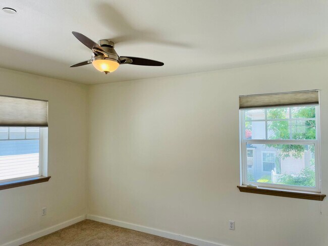 Building Photo - 3 Bedroom DuPont Home for Rent