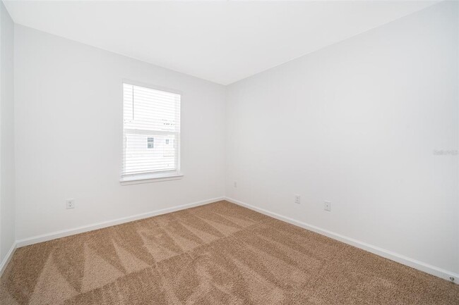 Building Photo - 9811 Walkway Dr