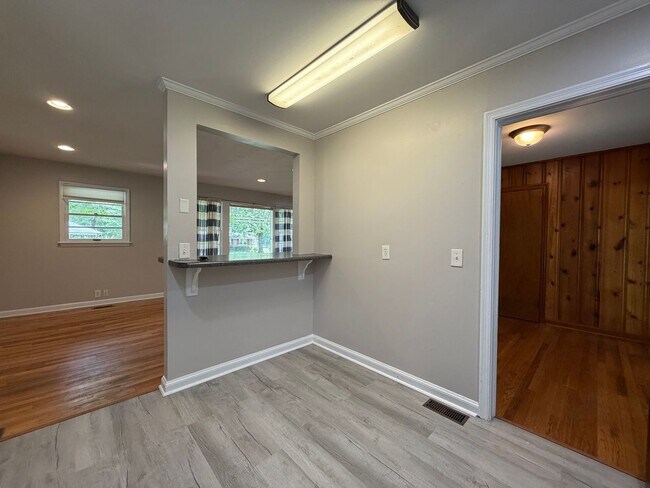 Building Photo - 117 Benton Dr NW