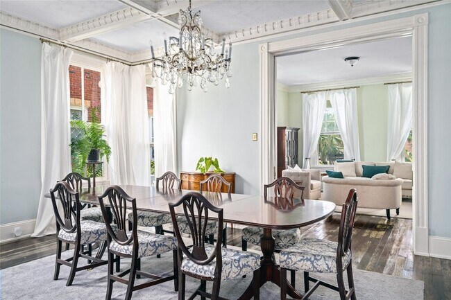 Building Photo - 1112 Broadway Avenue J