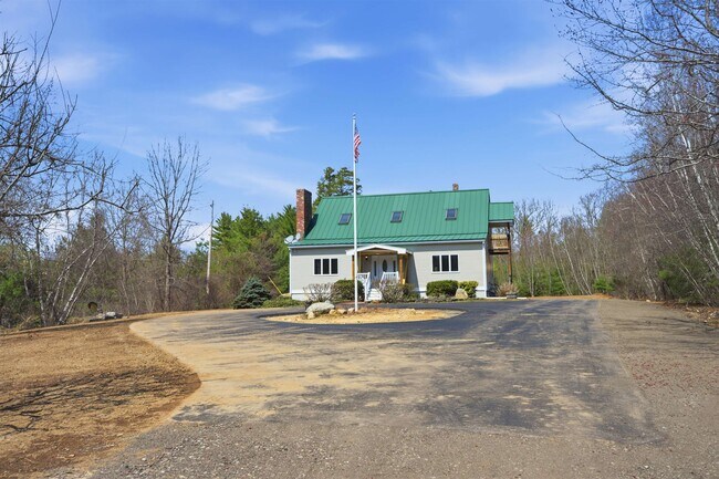 Building Photo - 564 Main St