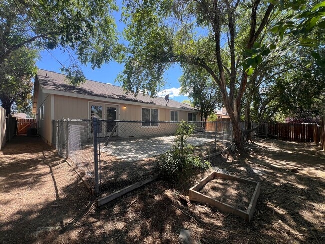 Building Photo - 3 Bedroom 2 Bath Home in Fernley