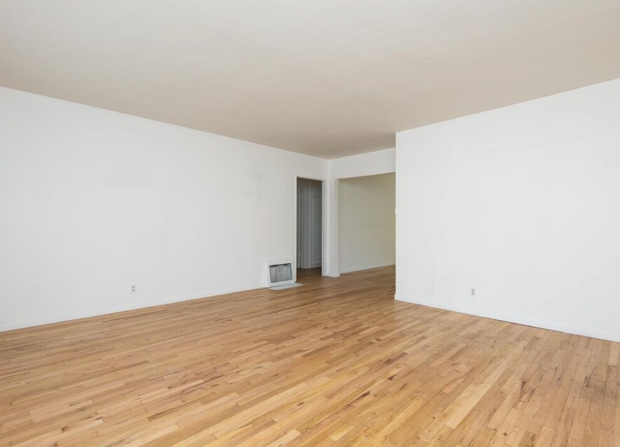 Building Photo - 1133 26th St