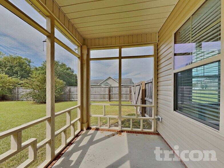 Building Photo - 15 Fairfax Dr