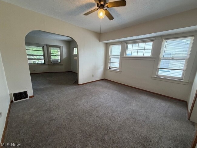 Building Photo - 1605 Larchmont Ave
