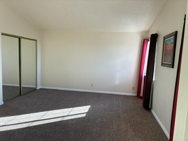 Building Photo - 200 Clearview Dr