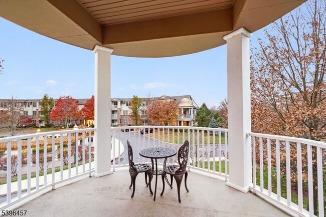 Building Photo - 265 Victoria Dr