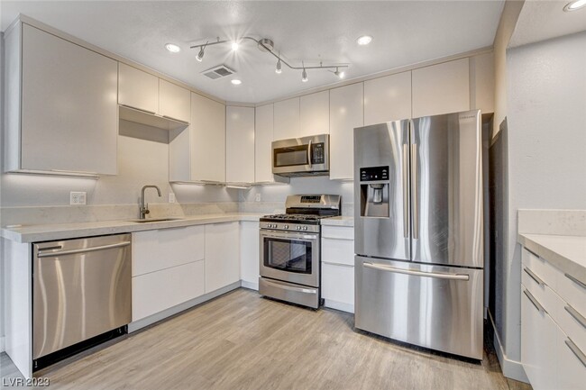 Building Photo - 3928 N Cobble Creek Ct