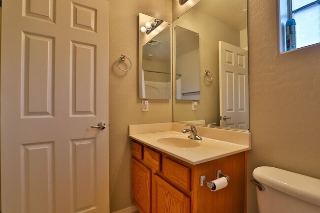 Building Photo - 3 bedroom 2 bath home with a den in san tan valley! No April rent!