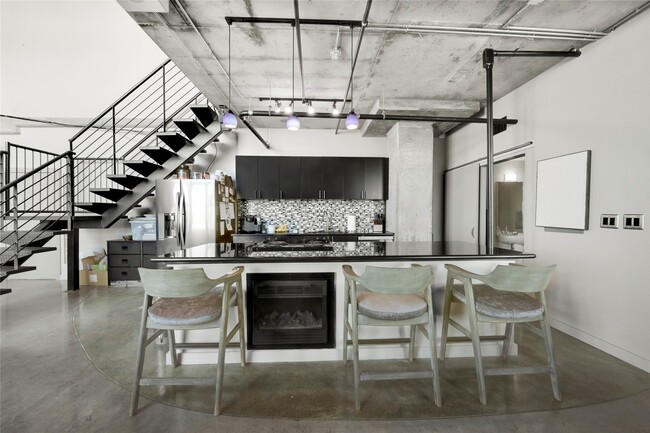 Building Photo - 2000 Bagby St