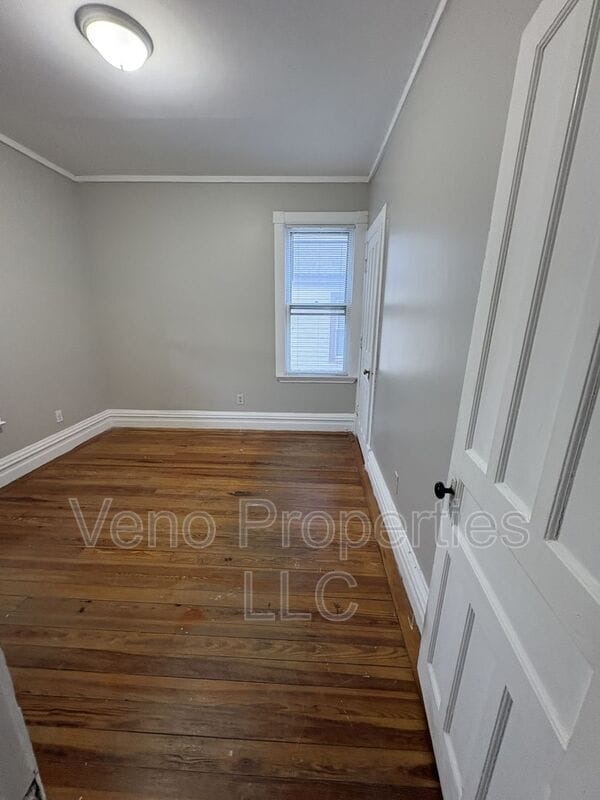 Building Photo - 1075 Park Ave