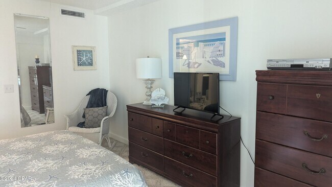 Building Photo - 4726 Bay Point Rd