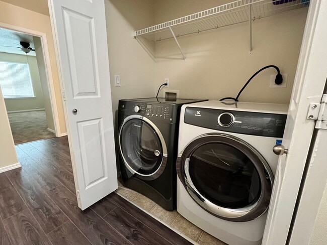 Building Photo - 3/2.5 Townhome with walking trails outside backyard!
