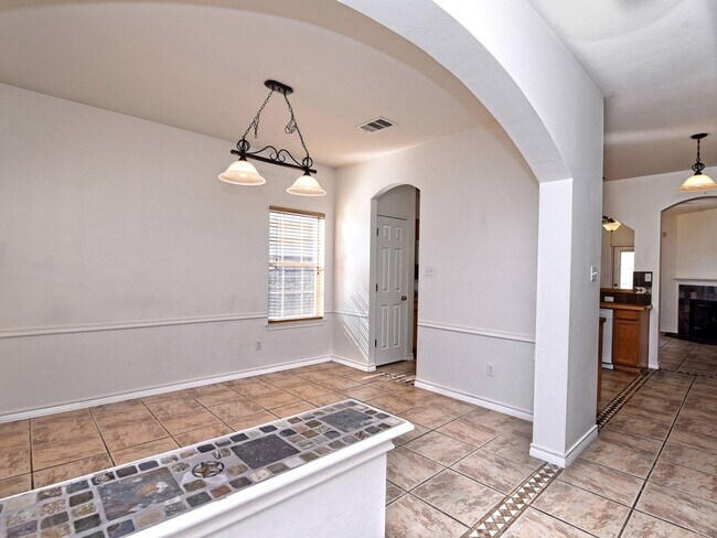 Building Photo - 105 Pecanwood N