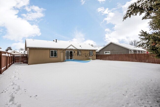 Building Photo - Sweet 2 Bed 1 Bath House with a Fenced Yard in Post Falls!