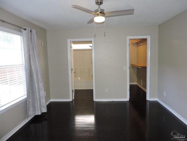 Building Photo - 147 Creekview Dr