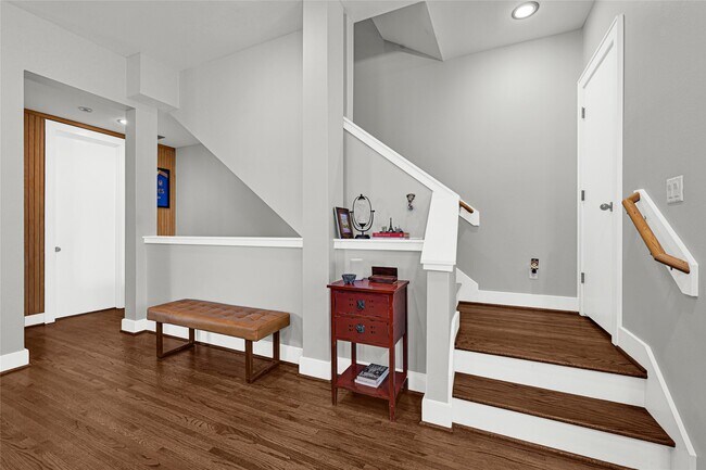 Building Photo - 1107 W 21st St