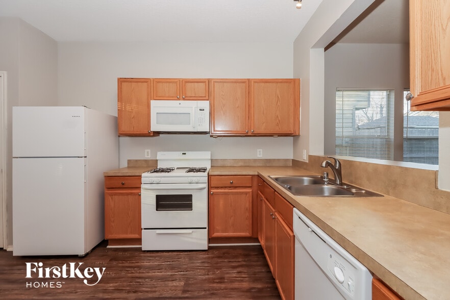 Building Photo - 6210 Scotchwood Dr