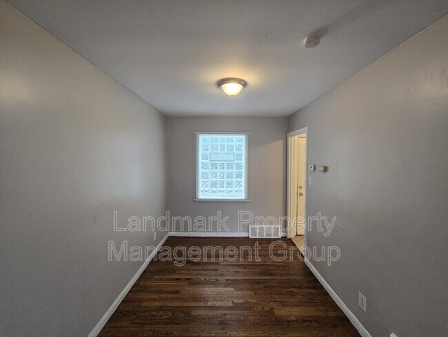 Building Photo - 9151 Mansfield St