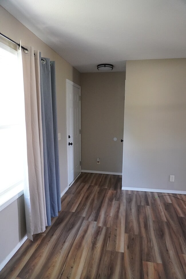 Building Photo - 37 Ems D22A Ln
