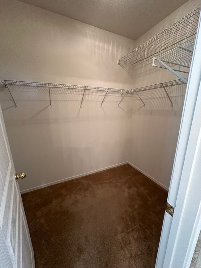 Building Photo - Charming 3 bedroom 2 bathroom home located in Hanford