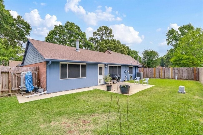 Building Photo - 7310 Echo Pines Dr
