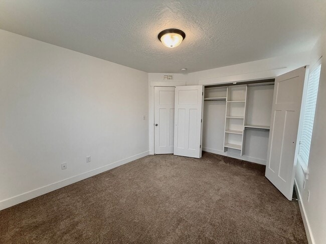 Building Photo - Beautiful SLC Town Home Available Now