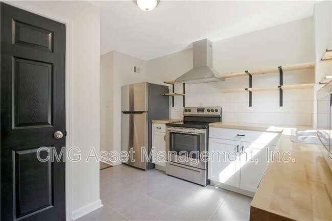 Building Photo - 551 Valley Hill Rd SE