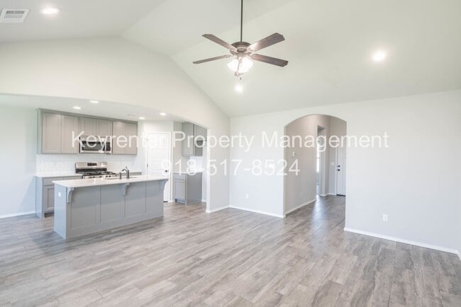 Building Photo - 3 Bed | 2 Bath in Broken Arrow!