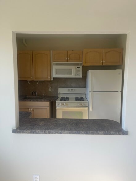Building Photo - 116 Brinkerhoff St