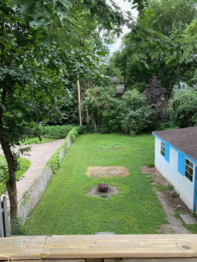 Building Photo - 272 George St W