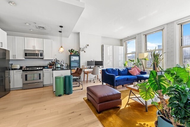 Building Photo - 70 Lincoln St