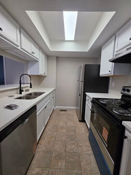 *NEW* Kitchen (Upper Level) - 3000 Essington Dr