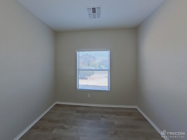 Building Photo - 9015 W Gibson Ln