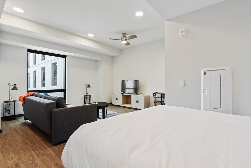 Building Photo - 423 E Michigan St